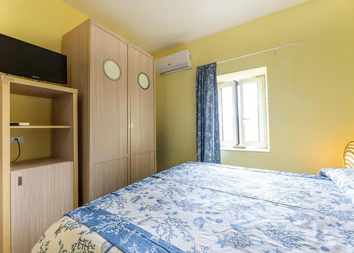 Vicolo Martini - Goelba Apartment *